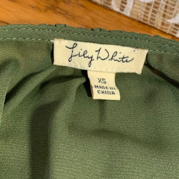 Lily White Cross-Tie Blouse Gathered Short Sleeve - Picture 4 of 15